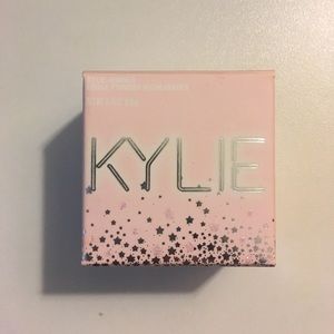 Kylie cosmetics loose highlighter in Queen